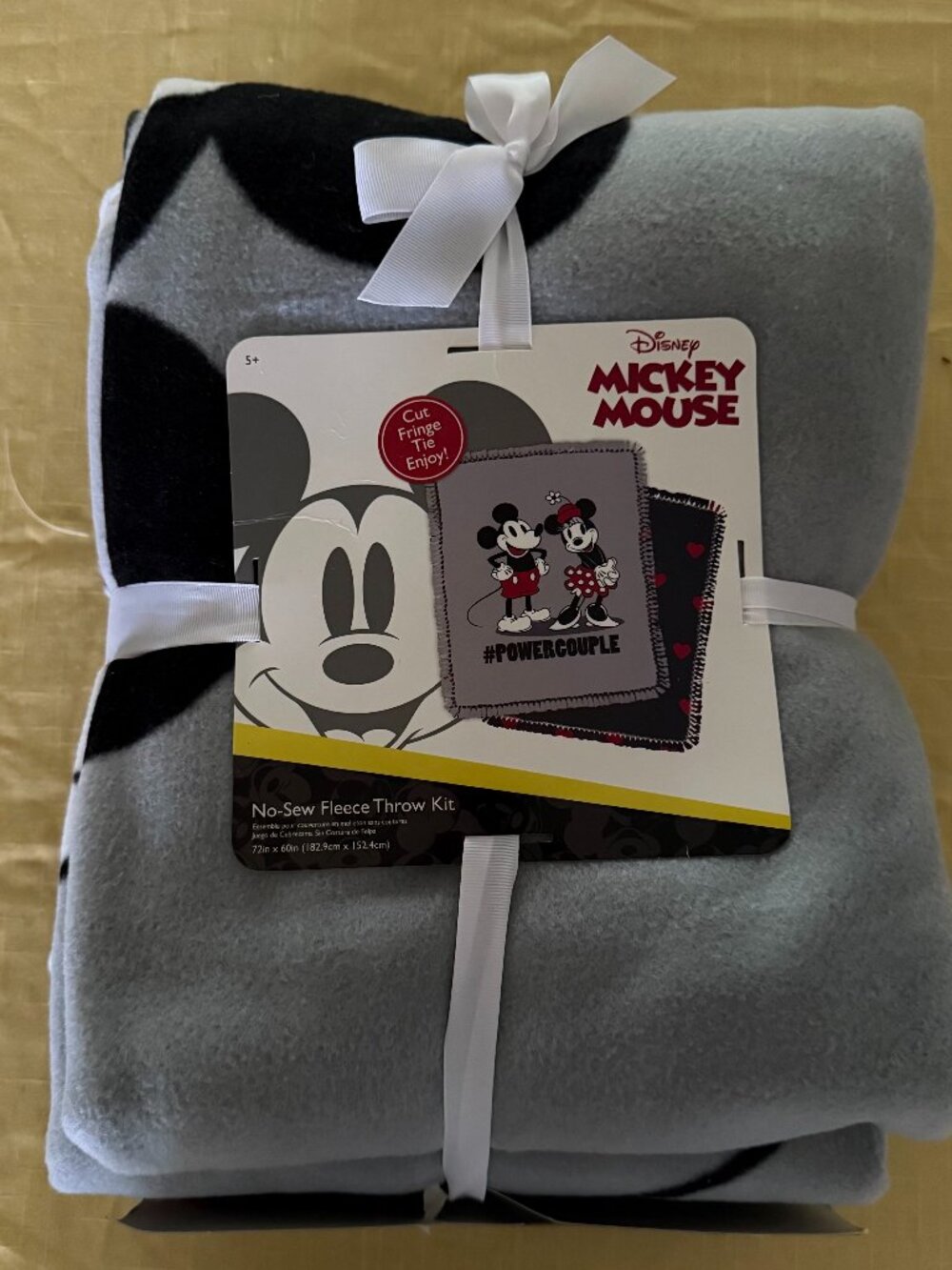 Disney Mickey Minnie Power Couple No Sew Fleece Throw Kit